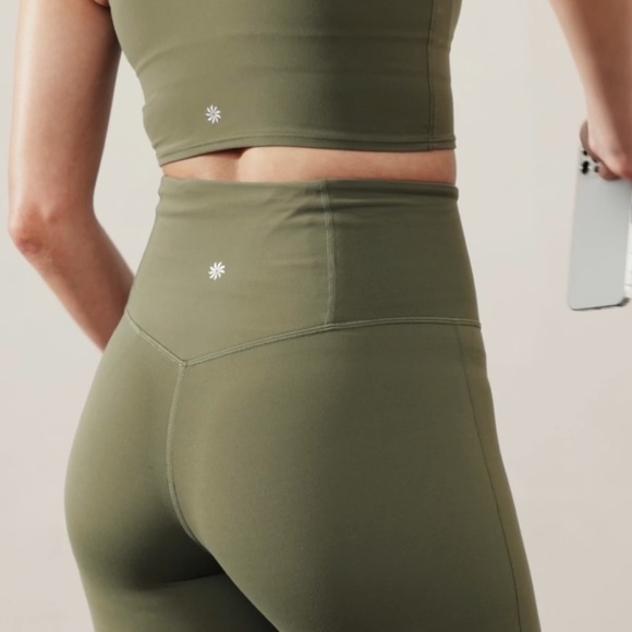 Athleta ELATION HIGH RISE FLARE PANT size small in Light Green - Picture 11 of 12